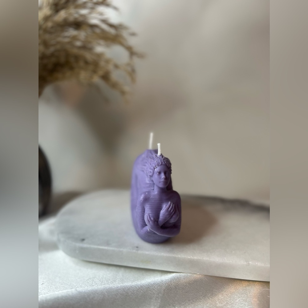 Purple Mermaid Candle - Passionfruit Pineapple - Picture 2 of 4